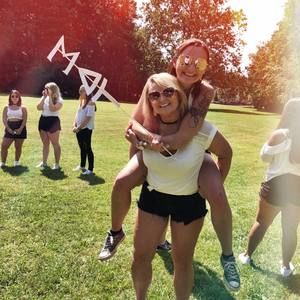 Meet your Posher, Eve